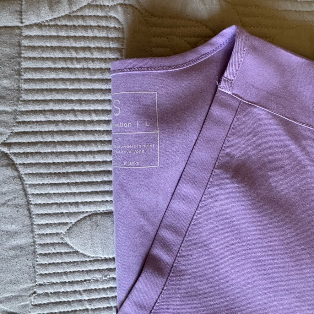 Figs Lilac Scrub Set🪻 - Picture 2 of 3